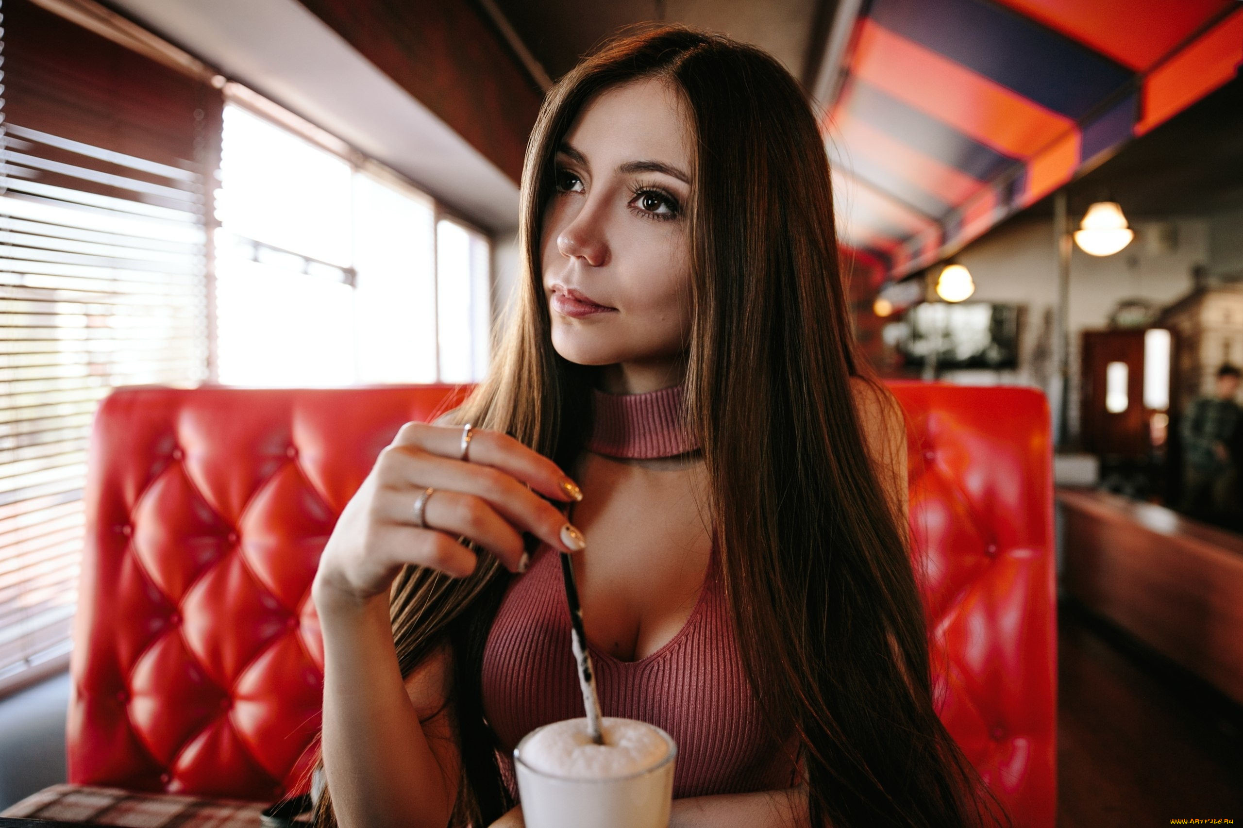 портрет в кафе